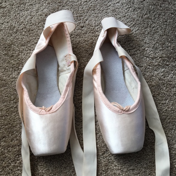 Suffolk Solo Prequel Pointe Shoes Worn Once - Picture 2 of 4